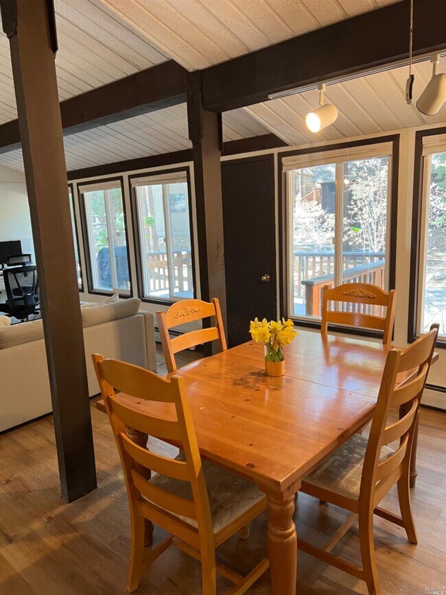 Building Photo - 702 College Dr