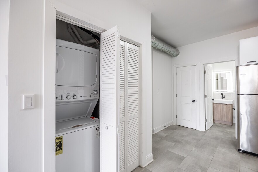 Building Photo - 1841 N Kedzie Ave