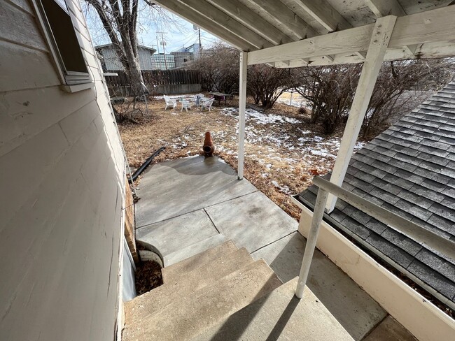 Building Photo - 2 Bedroom Main Floor Unit Available August 1, 2026!