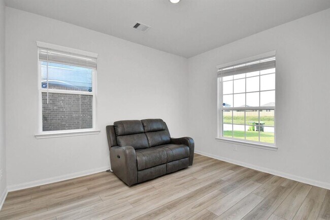 Building Photo - 424 Maple Fawn Dr