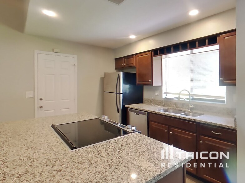 Building Photo - 1108 Robin Dr