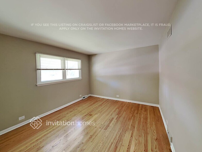 Building Photo - 404 S Crestwood Ln