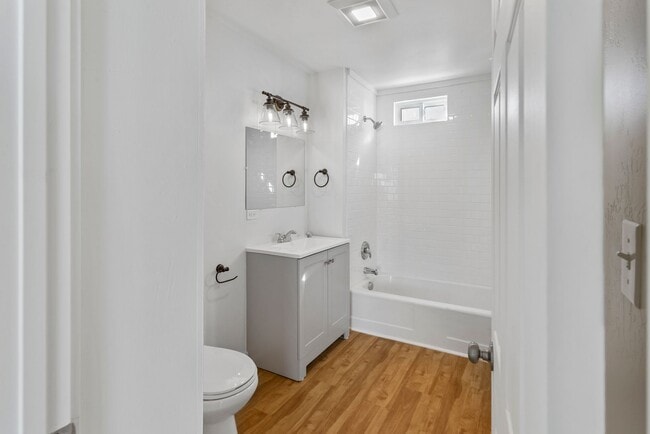 Building Photo - Updated 3bed/1bath Single Family Home