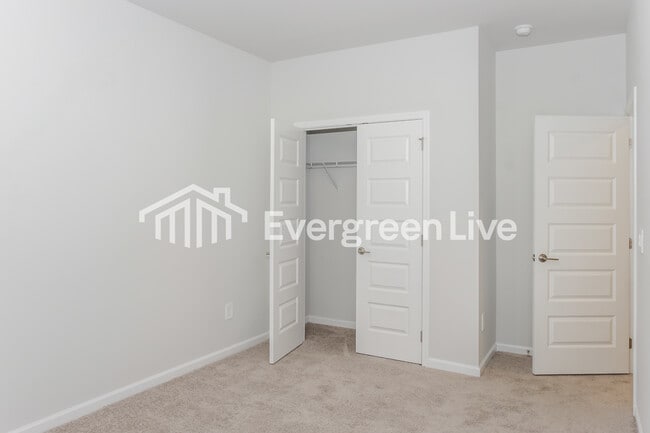 Building Photo - 14673 Mountain Strm Dr