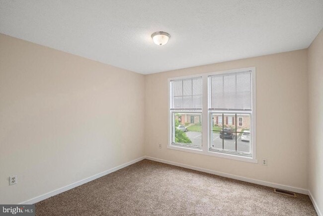 Building Photo - 206 Emily Ln