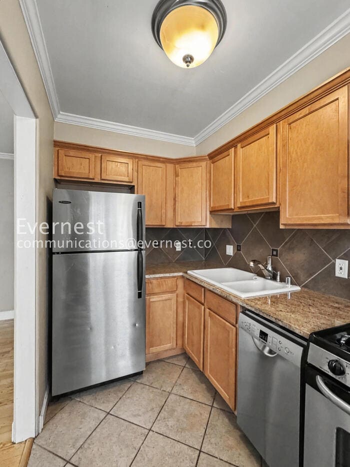 Building Photo - 276 S Sherman St