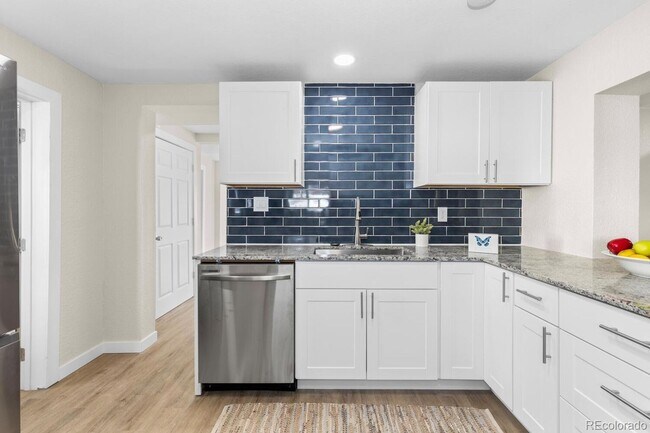 Building Photo - For Rent – Renovated 3 Bedroom Bungalow in Englewood