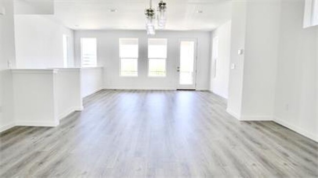 Building Photo - Stunning 3 bed/3 bath unit for rent.  WILL...