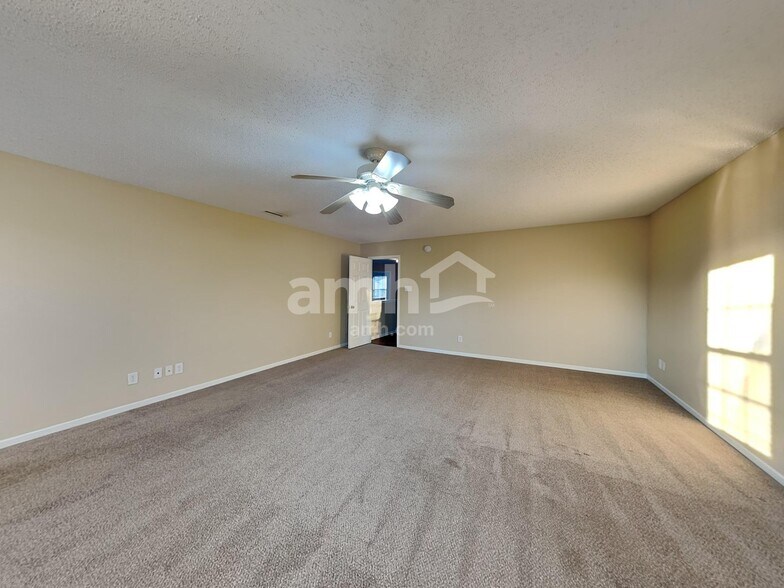 Building Photo - 13993 Meadow Lake Dr