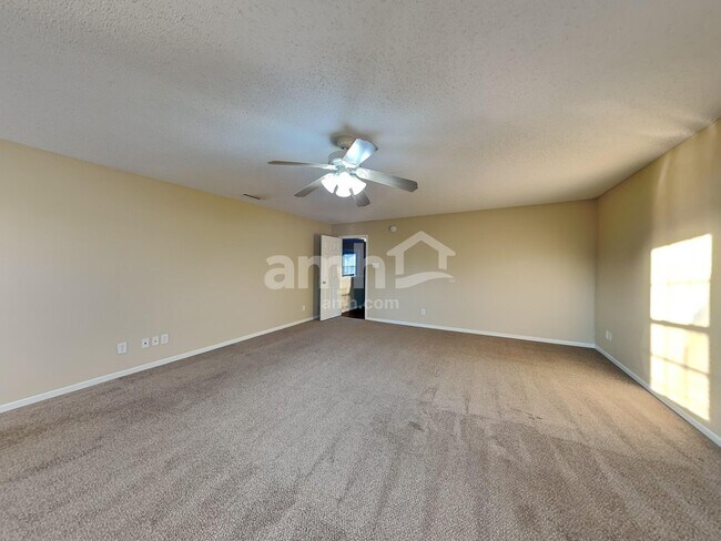 Building Photo - 13993 Meadow Lake Dr