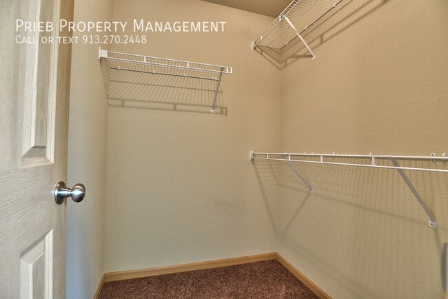 Building Photo - 824 S Woodson Ct