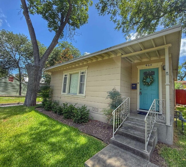 Building Photo - Unbeatable Location – Walk to the Comal Ri...