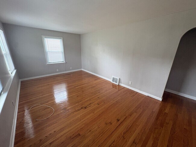 Building Photo - 8131 Zoe Dr
