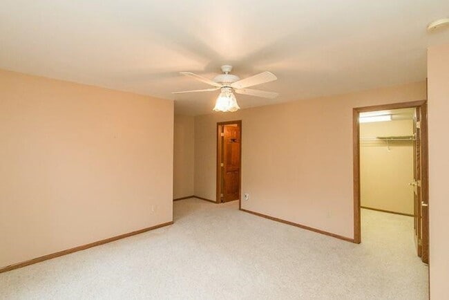 Building Photo - Huge 3-bedroom, 4-bath, 3-car garage townhome in Longfellow neighborhood