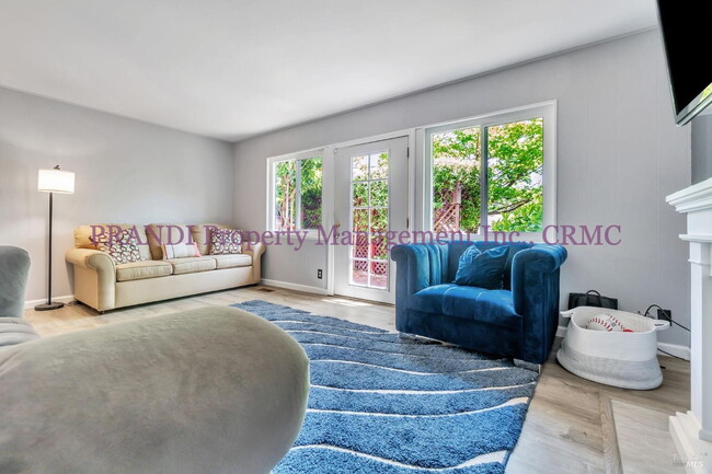 Building Photo - San Rafael View Home with Modern Upgrades!