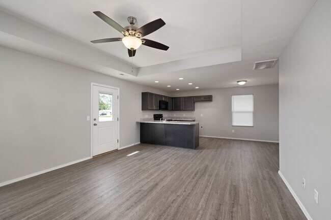 Building Photo - 1119 S Calabria Ave