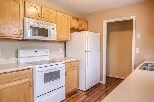 Building Photo - Pet Friendly Ranch with Bonus!