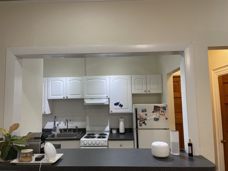 Building Photo - 431 Park Dr