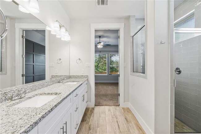 Building Photo - 941 Del Raphael Dr
