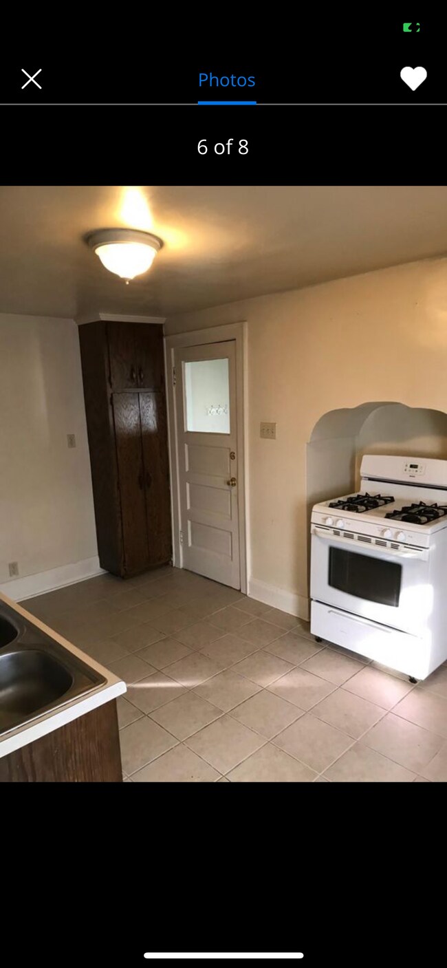 Building Photo - 1671 N Van Buren St