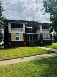 Building Photo - Absolutely Adorable & Charming!