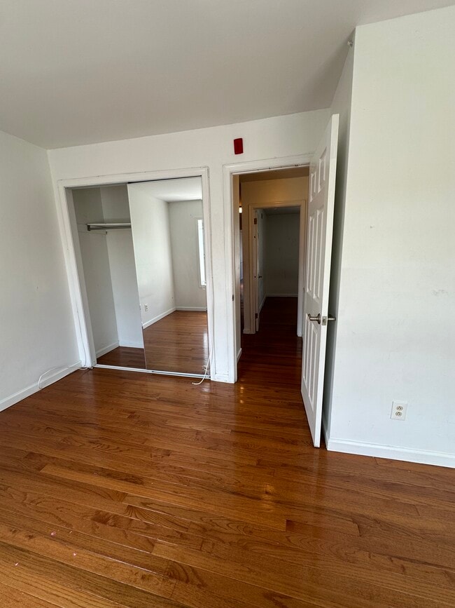 Building Photo - 2333 Catharine St