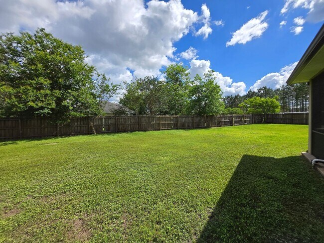 Building Photo - Gorgeous 4-Bedroom Home with Office, Pool,...