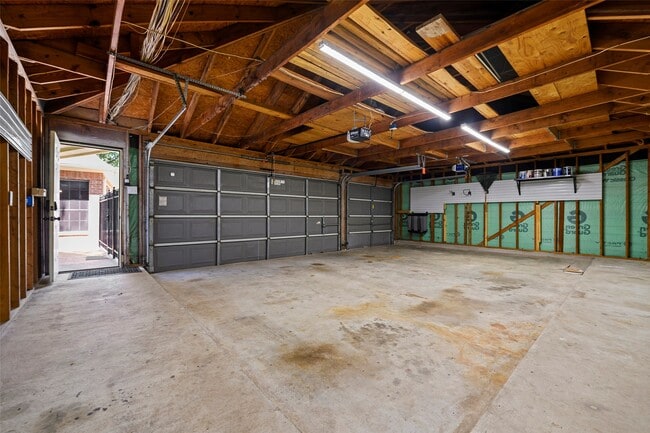 Building Photo - 15106 Vista Heights Dr
