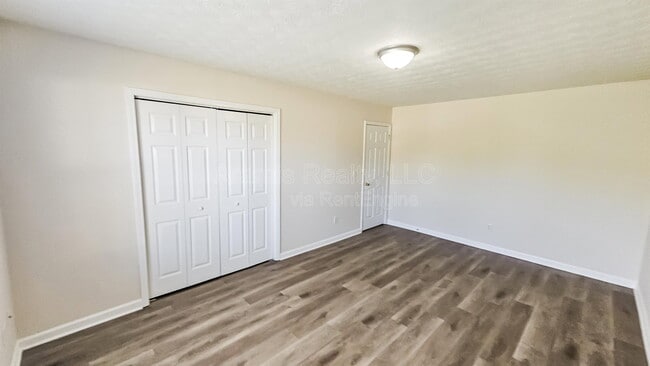 Building Photo - 263 Marsh Glen Dr