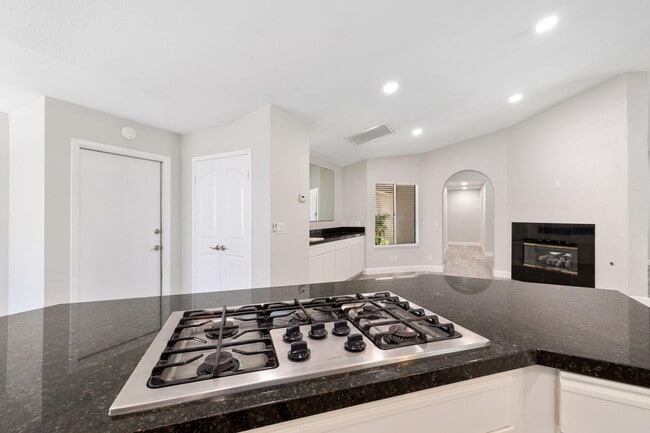 Building Photo - 39495 Regency Way