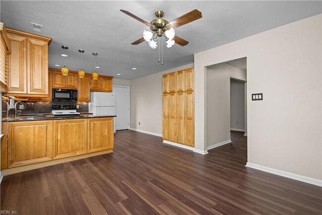 Building Photo - 821 Gene Crescent