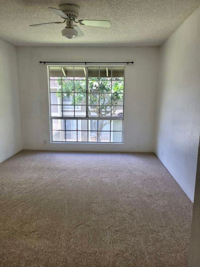 Building Photo - Available now : A 2 Bedroom, 1 bathroom with 2 assigned parking stalls at Royal Palm in Waipio