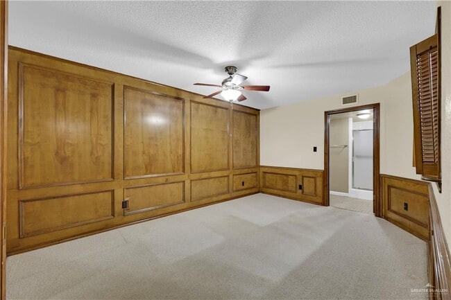 Building Photo - 19 S 5th St