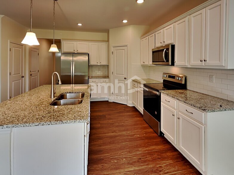 Building Photo - 1002 Merlot Ct