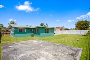 Building Photo - 1831 SW 97th Ter