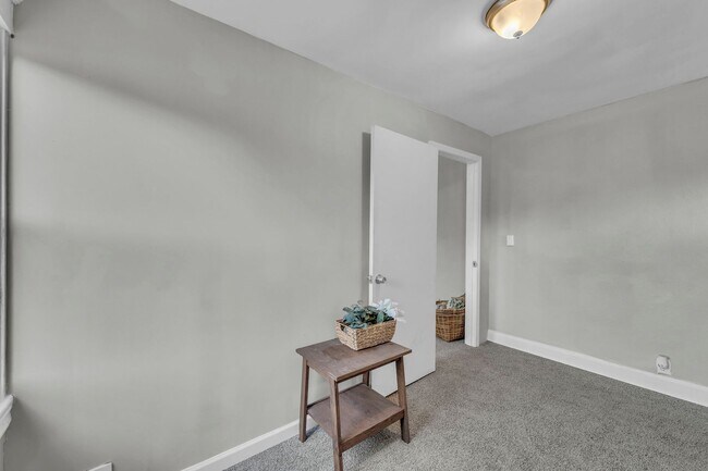 Building Photo - 2110 S Sterling Ave