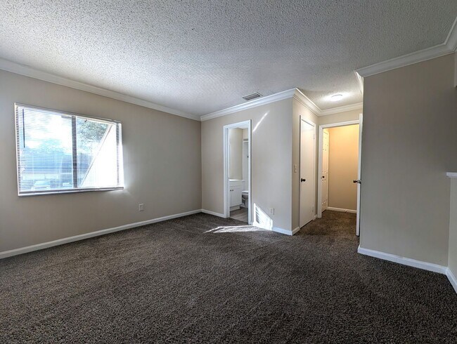 Building Photo - 8538 Pineverde Ln