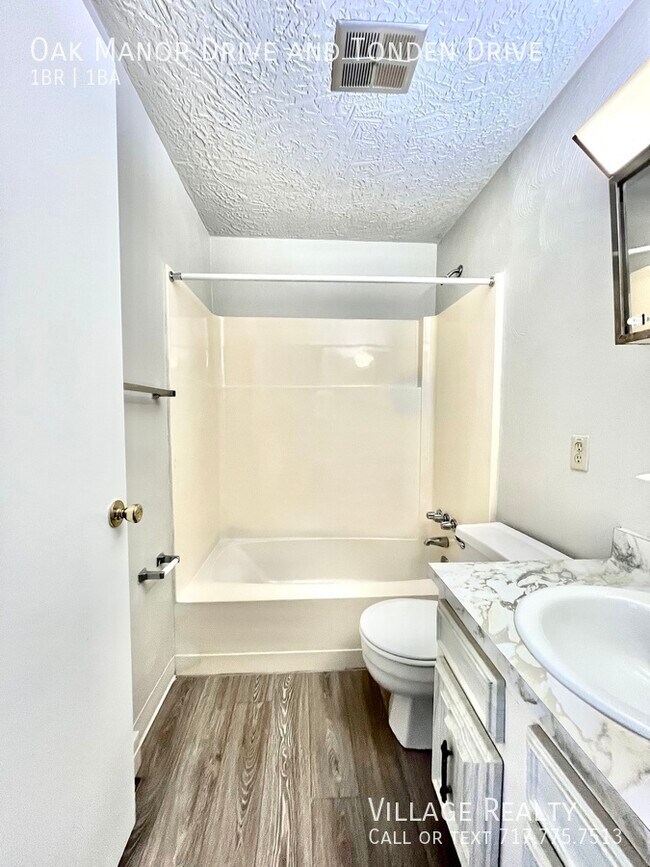Building Photo - FEW STEPS, No one above or below! Cozy 1-B...