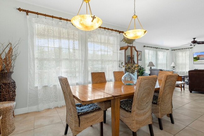 Building Photo - 4 Waterside St