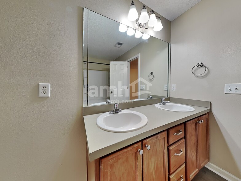 Building Photo - 1 Holly Springs Cir