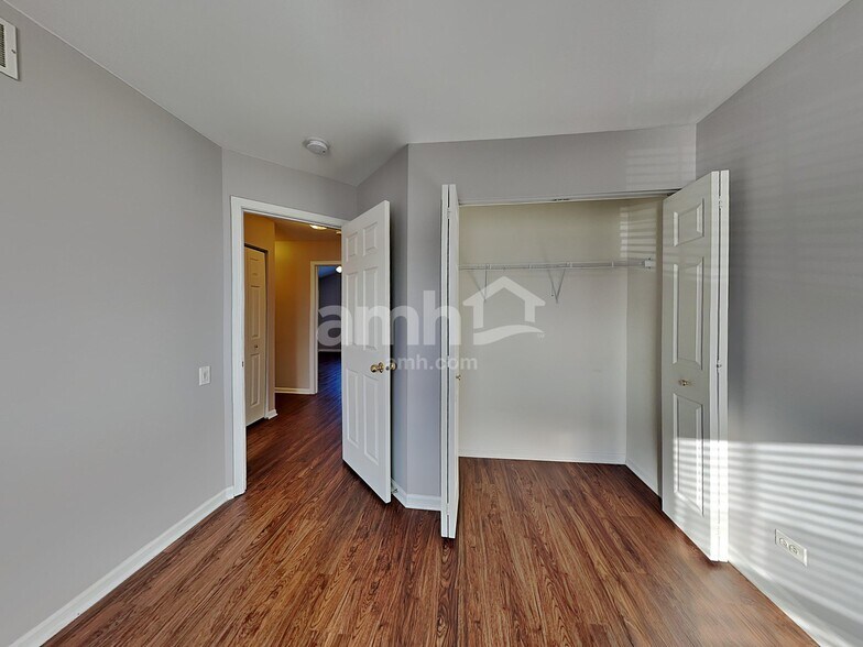 Building Photo - 2364 Chesapeake Bay