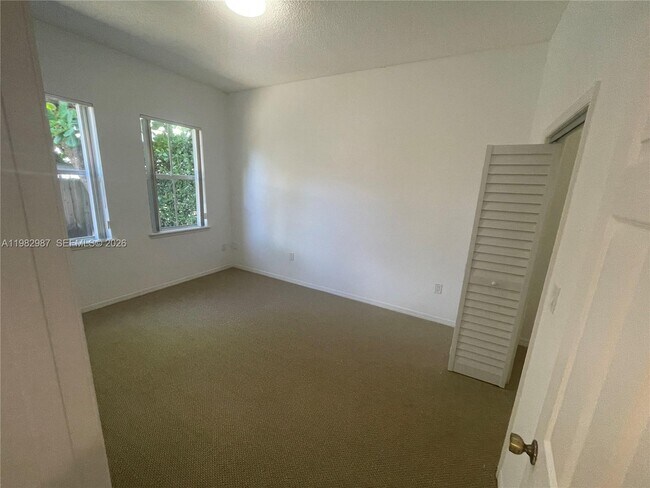 Building Photo - 3421 SW 25th St