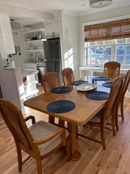 Building Photo - 1734 W Abingdon Dr