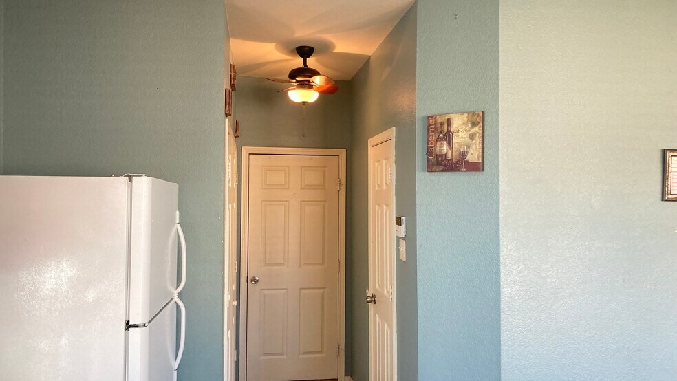 Building Photo - 340 Turquoise Dr