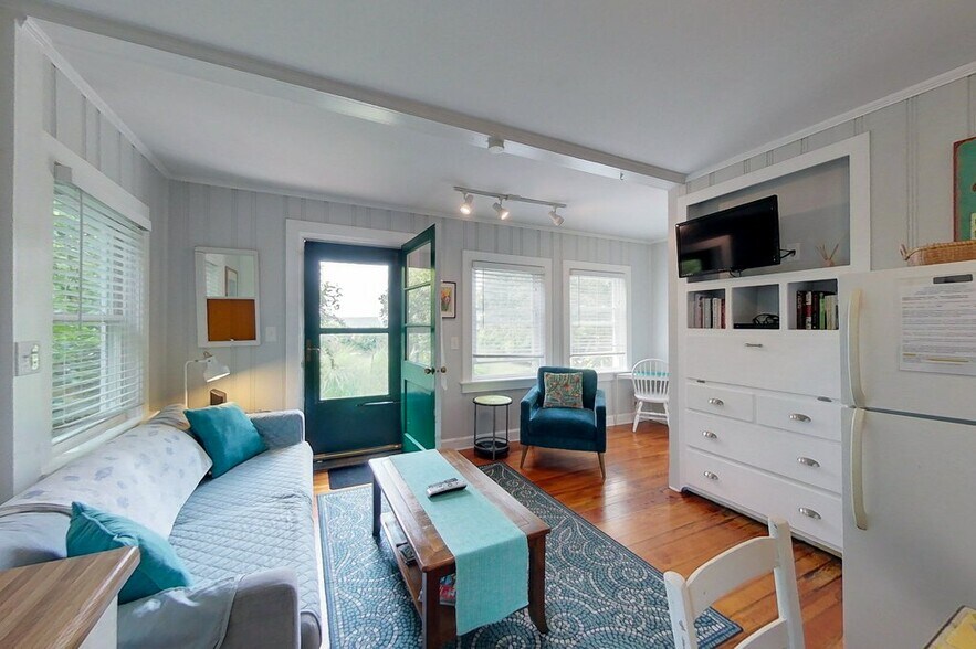 Building Photo - 29 Warren Ave