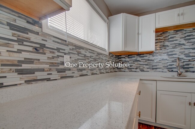 Building Photo - 4306 Louisiana Pl