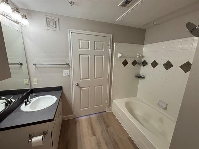 Building Photo - 3102 Kings Rd