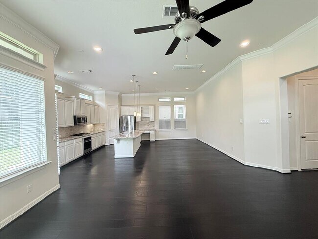 Building Photo - 13216 Green Hills Dr