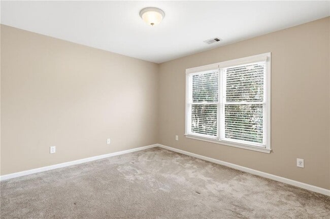 Building Photo - 310 Stoneleigh Dr SW