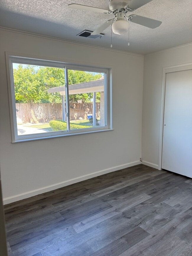 Building Photo - ***Now Available!! Wonderful Home In The Country With Pool***